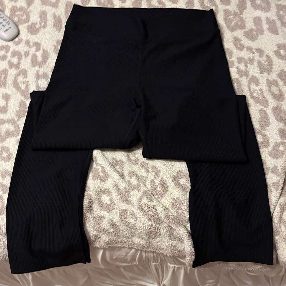 Old Navy Powersoft Ribbed flared leggings- size L